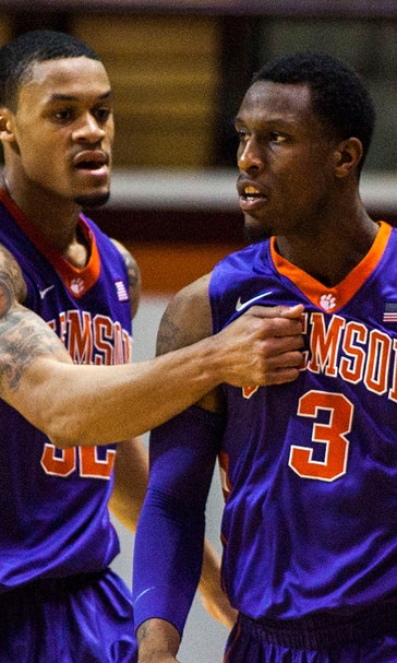 Clemson eyes opportunity to end futility in Chapel Hill